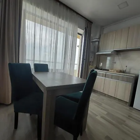 Summerland By The Lake Apartment Mamaia