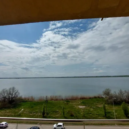 Summerland By The Lake Apartment